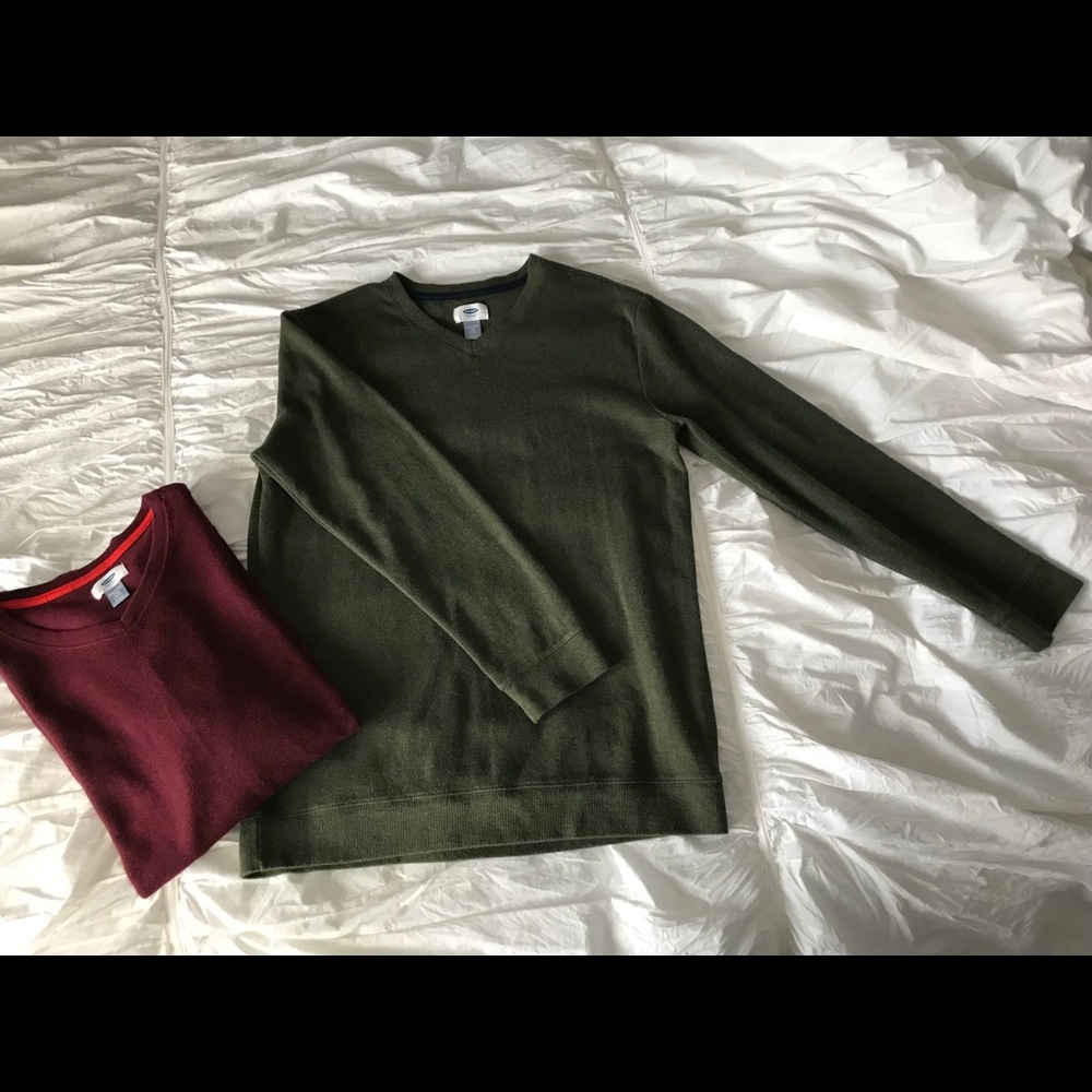 Old Navy l Long sleeve v neck thin sweater. 2 pk